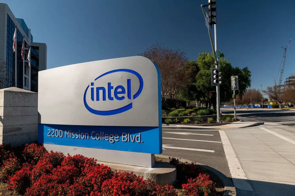 英特尔酷睿Ultra移动处理器发布 采用Intel 4工艺为AI提供硬件加速