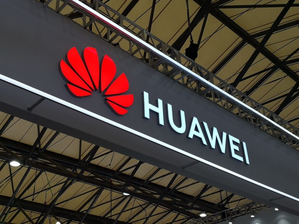 HUAWEI华为获得电信行业两项大奖 受国际肯定