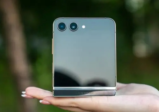 三星Samsung Galaxy Z Flip5真机评测 好看不贵能直能弯的小手机