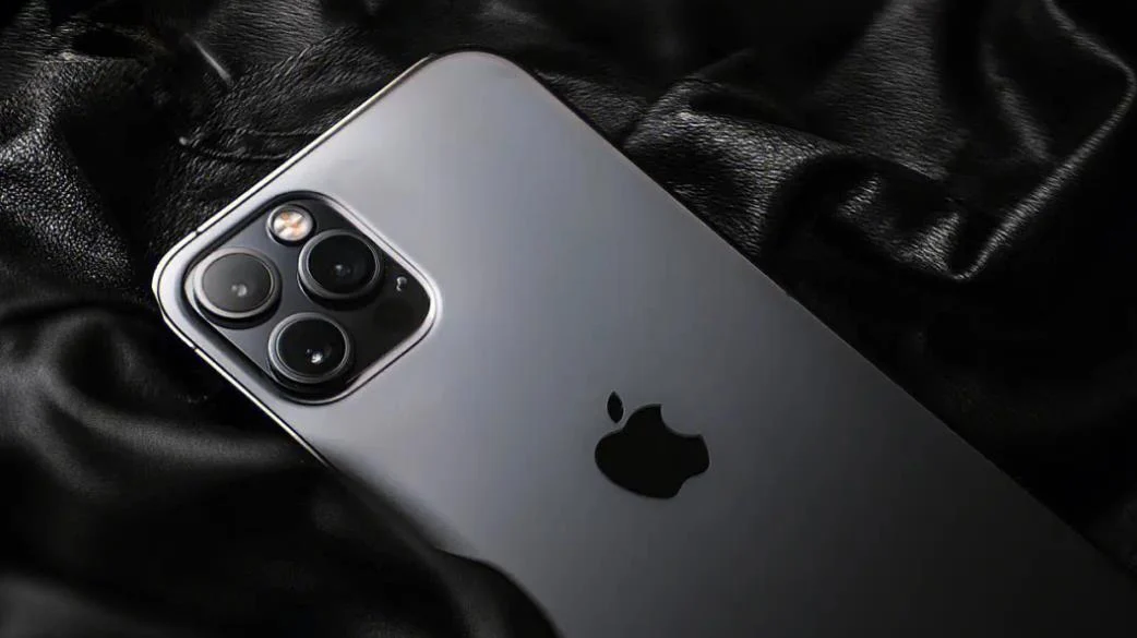 美国亚马逊苹果Apple iPhone 12 Pro石墨色翻新版优惠153美元，售价368美元