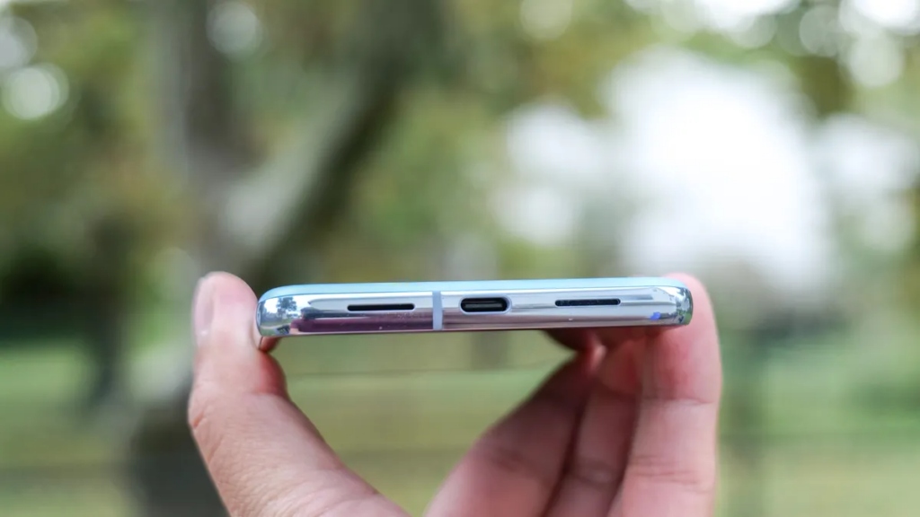 OnePlus 12 vs Google Pixel 8 Pro：哪款 Android 旗舰手机会获胜？