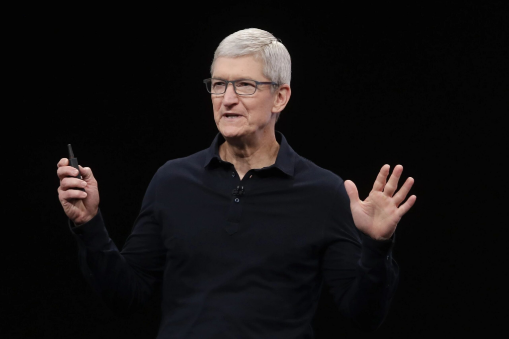 苹果CEO库克透露将考虑离任，业界猜测下任接班人选