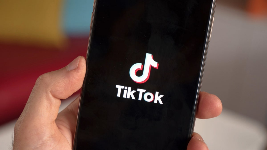 苹果iPhone用户因TikTok请求敏感个人数据而感到紧张