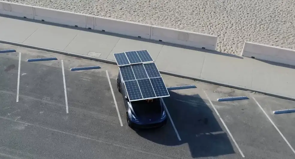 特斯拉 Model Y 车主创造太阳能充电利器，晒5小时可增96公里续航