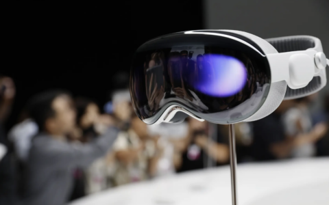 苹果Vision Pro头戴式显示器200,000预购售罄，VR技术引领新风潮
