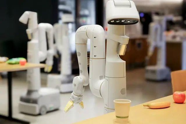 DeepMind起草“机器人宪法”以确保AI机器人不伤害人类