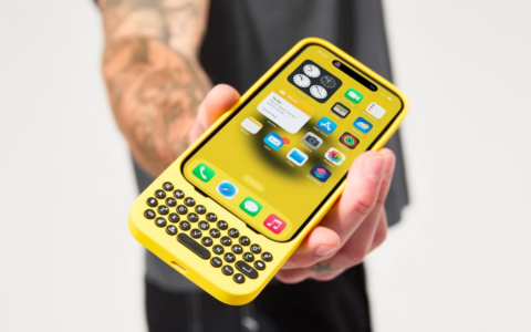 Clicks的键盘保护套为iPhone复苏了黑莓按钮时代