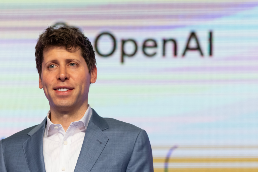 OpenAI首席执行官阿尔特曼：人类水平的AI即将到来，但影响或被夸大