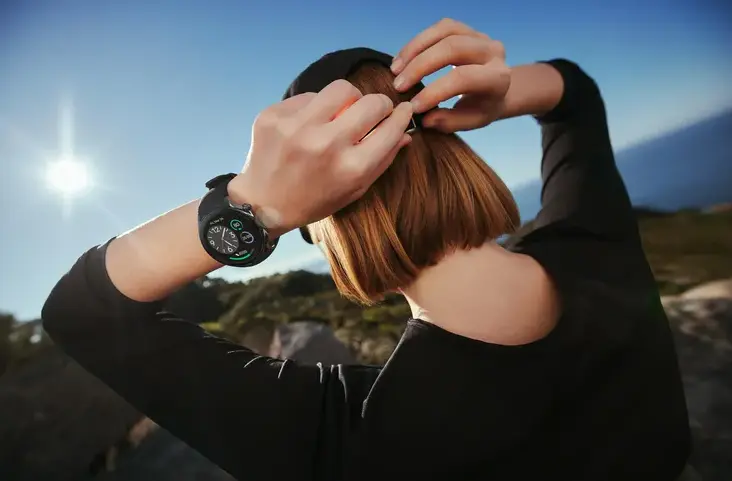 一加智能手表 OnePlus Watch 2 海外发布：圆形表盘，299.99 美元