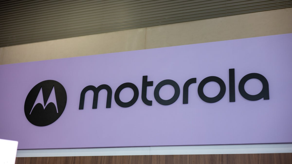 Motorola宣布2024年所有Moto手机将配备Gorilla Glass