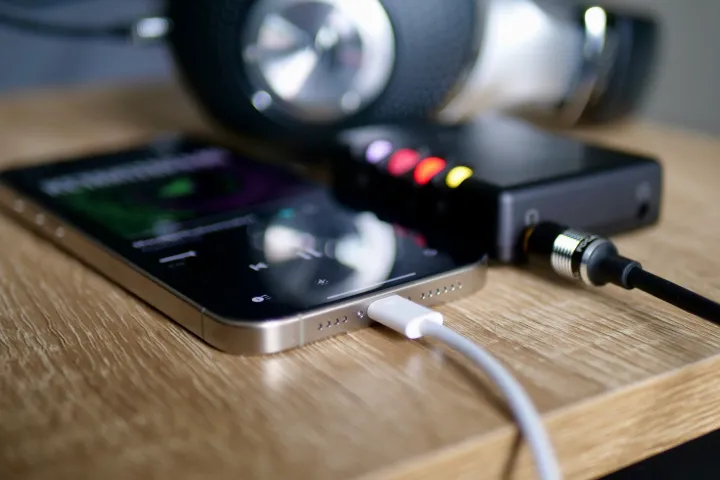发现USB-C在iPhone 15上的新魅力：重新点燃对音乐的热爱