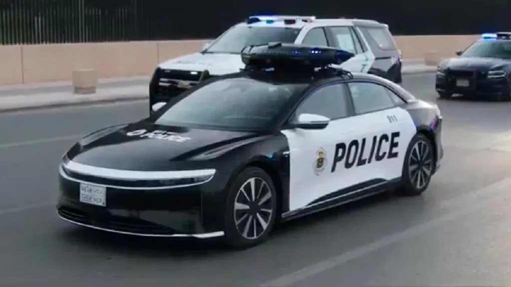 沙特阿拉伯购买Lucid Air打造的电动警车，车顶设有无人机机舱