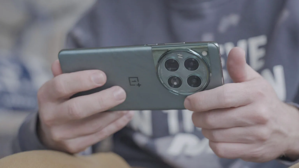 OnePlus 12：揭秘游戏利器，旗舰手机中的暗藏能量