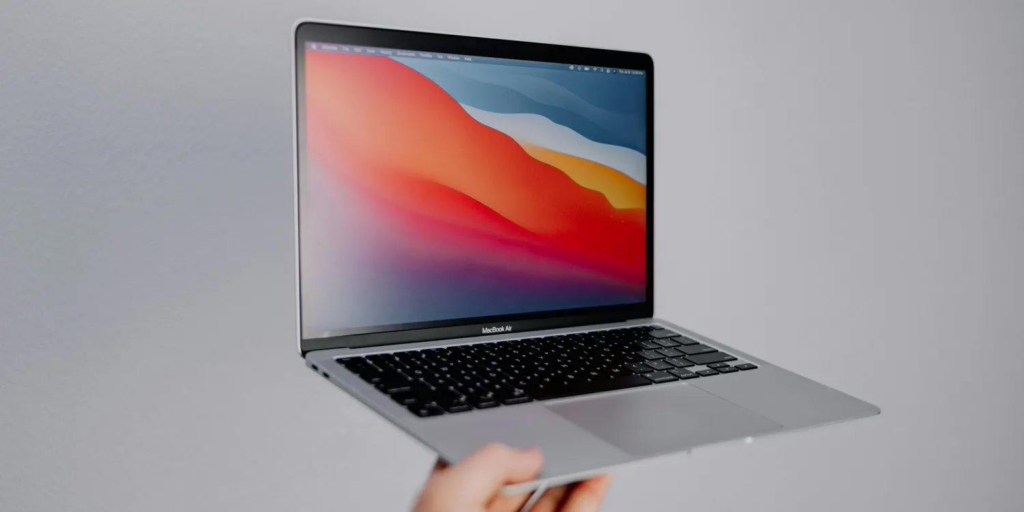 乔纳森·艾维曾提议停止生产 MacBook Air，只保留 MacBook Pro，引发内部争议