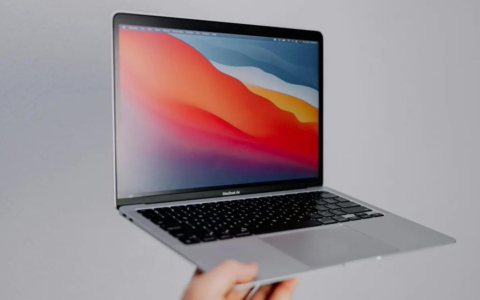 乔纳森·艾维曾提议停止生产 MacBook Air，只保留 MacBook Pro，引发内部争议