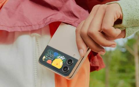 Galaxy Z Flip 6 或将配备比 Z Flip 5 更大的电池