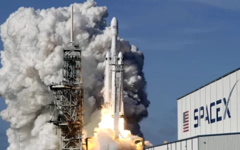 不换手机可直连卫星！SpaceX宣布星链上网速度更快 延迟暴降