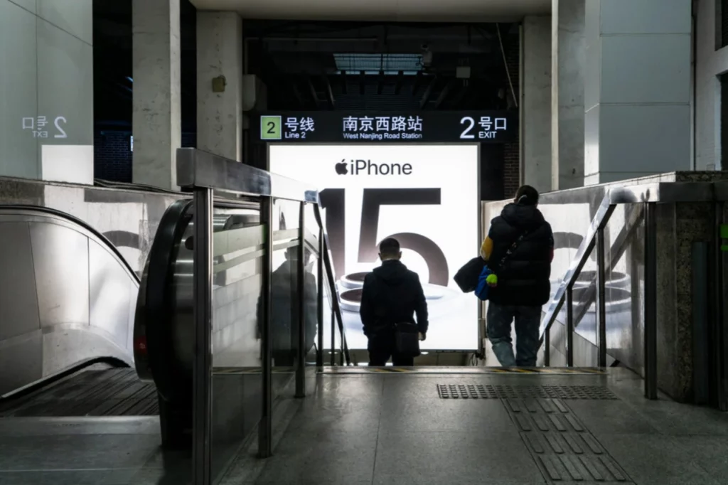 iPhone销量下降了24%库克亲自站台，中国人对iPhone失去兴趣了吗？