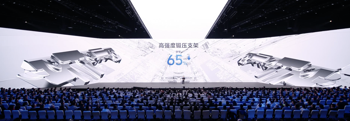 vivo X Fold3 系列手机采用“铠羽架构”，UTG 超韧玻璃 + 高强高模特种纤维