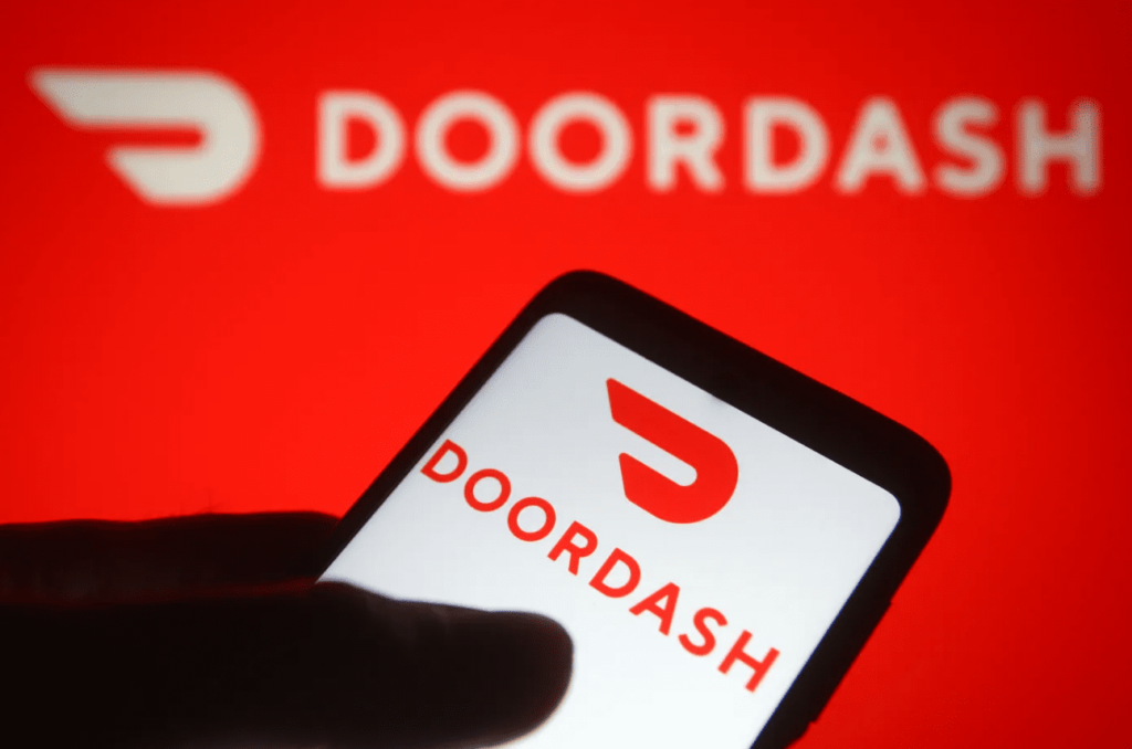DoorDash发布AI新工具"SafeChat+"：保障顾客和外卖小哥的交流安全