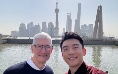 郑恺获库克签名 iPhone，呼吁苹果继续生产 mini 系列