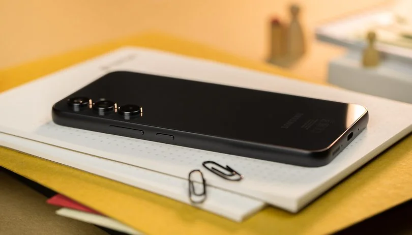 三星 Galaxy A55 成为首款支持无缝更新的三星手机