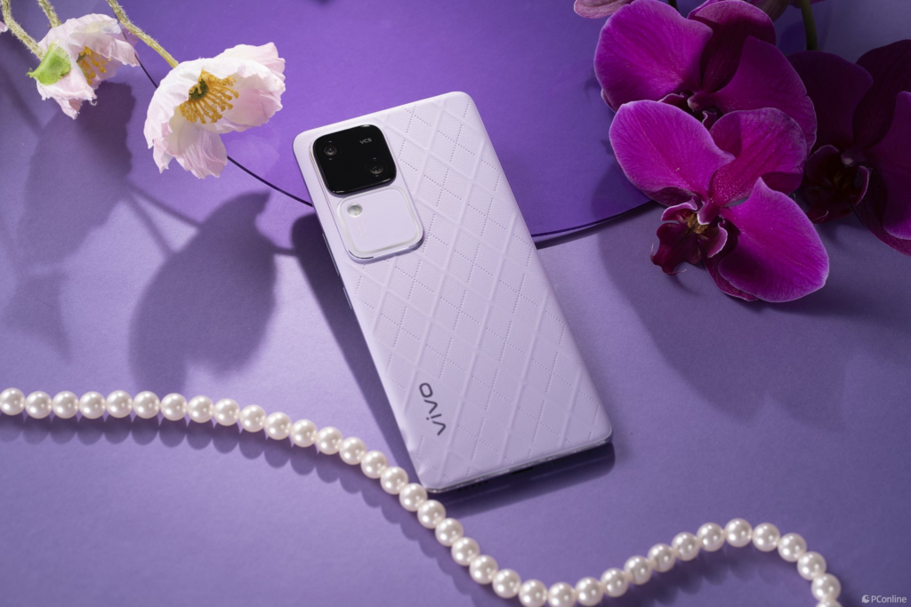 vivo S18 新色“菱紫”今日上市：5000mAh 电池、前后双影棚级补光，售价2099元起（约291.38美元）