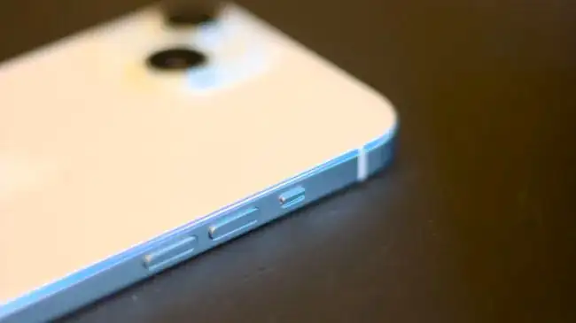 苹果iPhone 16渲染曝光：垂直排列后摄，引入操作按钮和拍照按钮