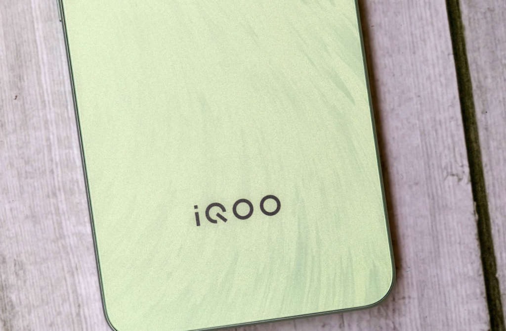 iQOO Z9首次体验：揭秘全新一代iQOO智能手机