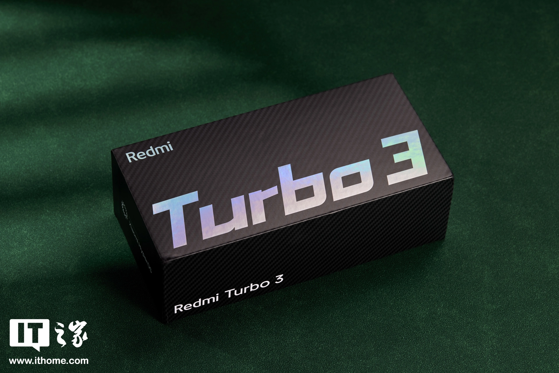 Redmi Turbo3「冰钛」图赏：179g + 骁龙 8s Gen 3，轻薄小钢炮
