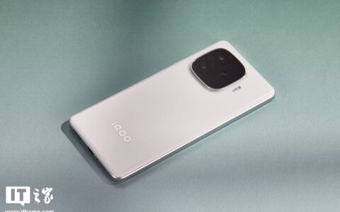 iQOO Z9「星芒白」图赏：旗舰同源设计，Turbo 同款华星 C8 屏