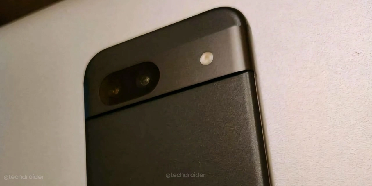 谷歌 Pixel 8a 手机真机照片曝光：配磨砂背面、收窄屏幕边框