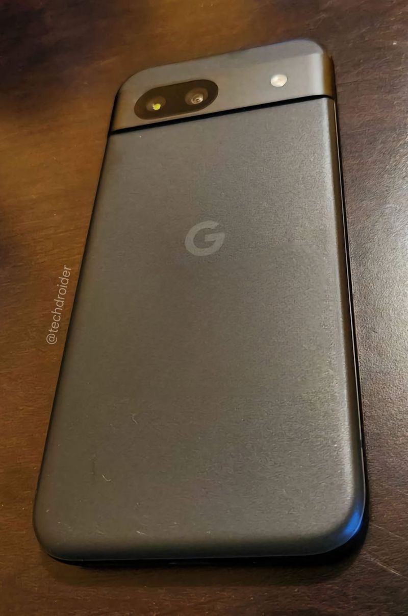 谷歌 Pixel 8a 手机真机照片曝光：配磨砂背面、收窄屏幕边框