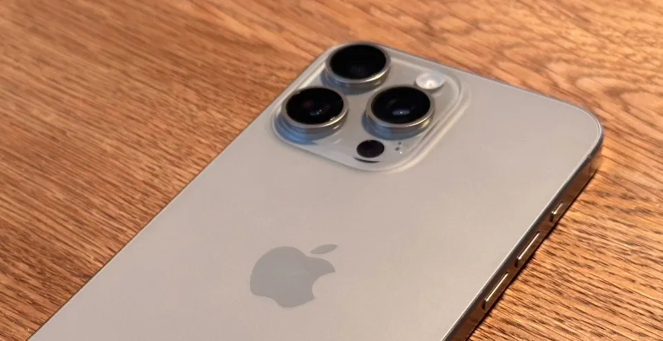 苹果下一代旗舰iPhone 16 Pro或将以抛光钛材质面世