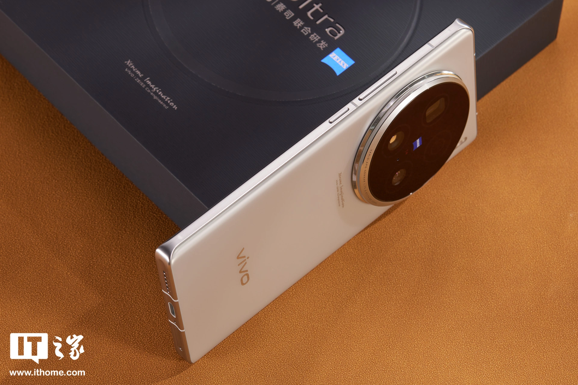 vivo X100 Ultra「钛色」图赏：蓝厂第一款 Ultra，号称能打电话的“相机”