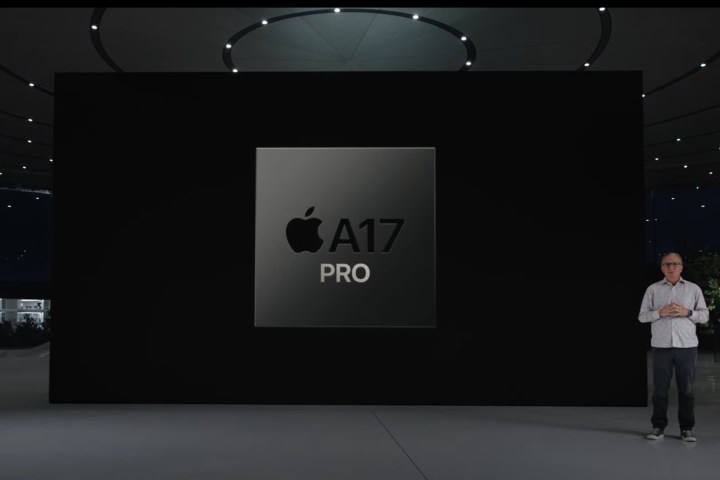 在 Apple 活动的舞台上展示 A17 Pro 芯片。