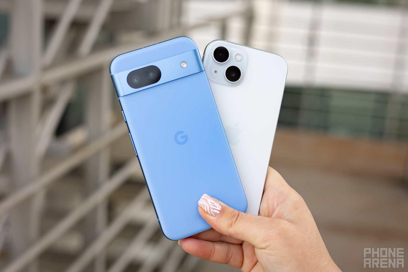 Google Pixel 8a 与 iPhone 15：iPhone 找到了它的预算克星吗？