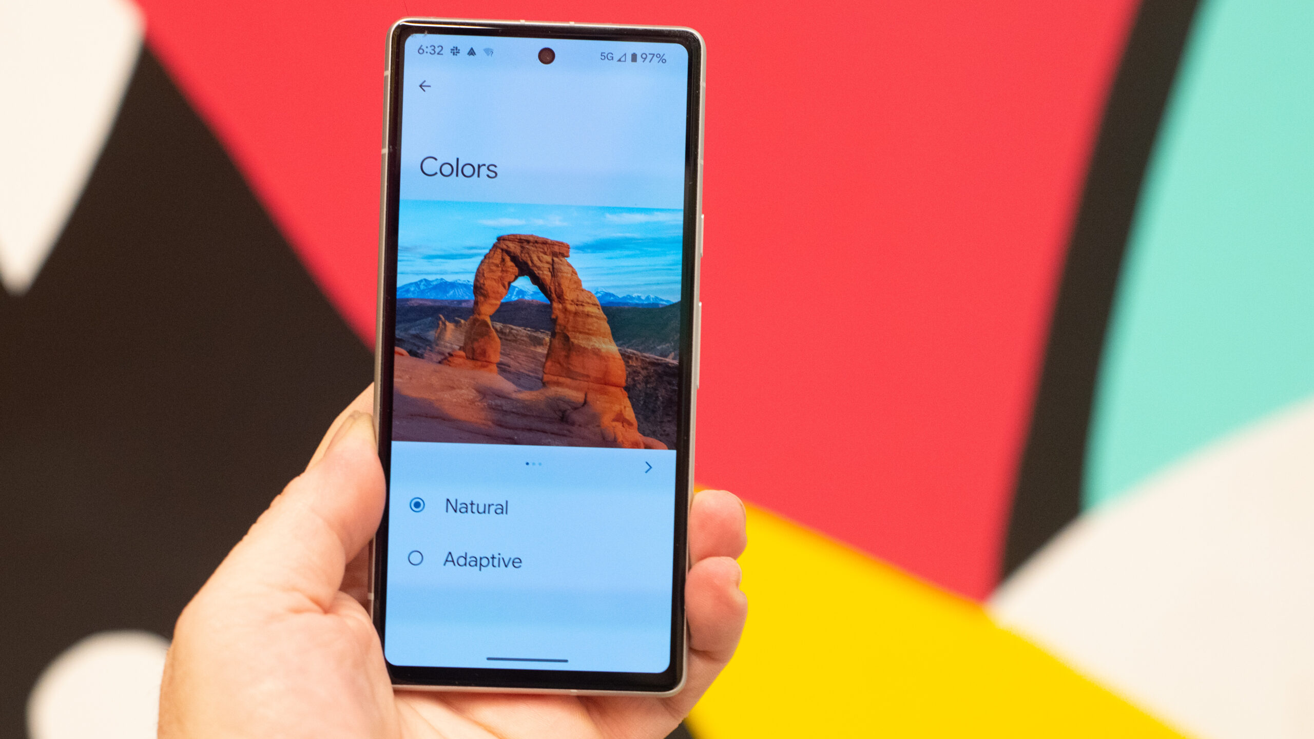 Google Pixel 8a 与 Google Pixel 7a：哪款中档手机更值得购买？