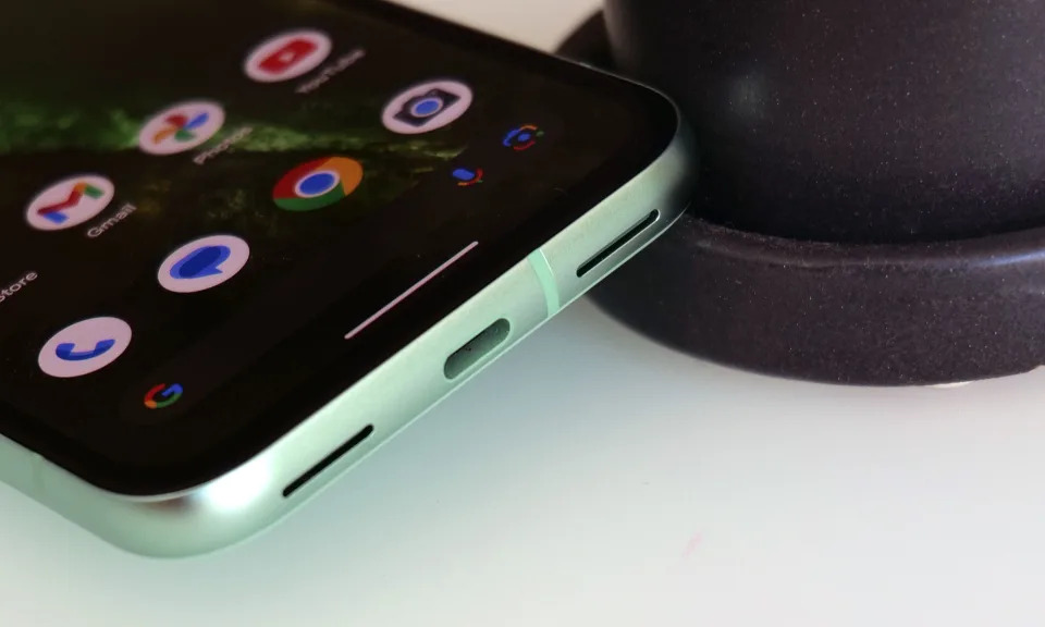 谷歌 Pixel 8a 评测：最好的中端 Android 手机拥有旗舰 AI 功能