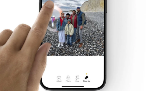 画圈擦除背景元素，苹果 iOS 18 照片应用新增 Clean Up AI 工具