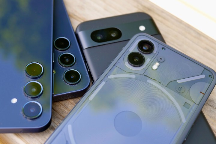 Google Pixel 8a、Nothing Phone 2、三星 Galaxy A35 和三星 Galaxy A55 的相机。