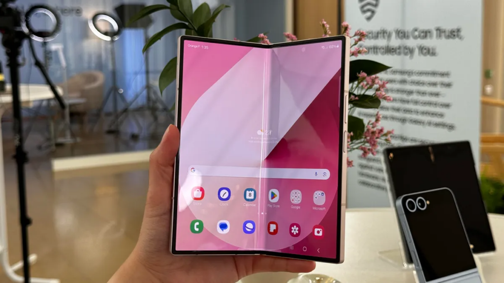 三星 Galaxy Z Fold6 折叠屏手机图赏：更硬朗，更轻薄，所以也更贵了？