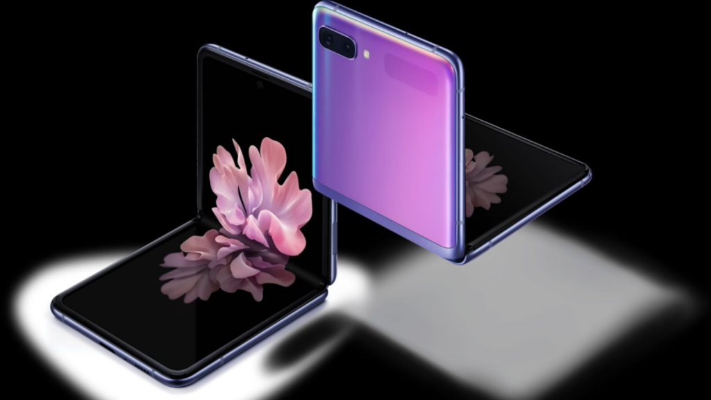 苹果据称正在开发类似三星 Galaxy Z Flip 的折叠屏 iPhone，最早或于2026年发布